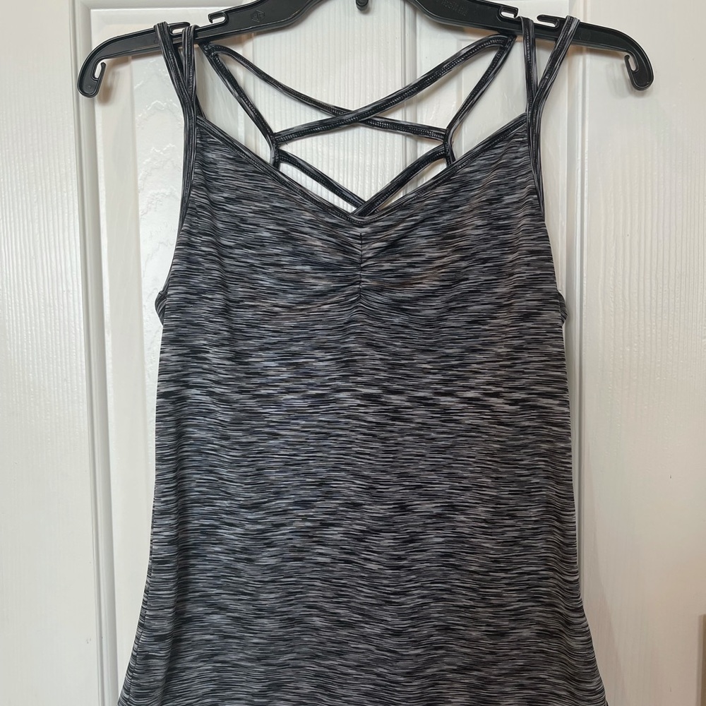 Workout top with straps